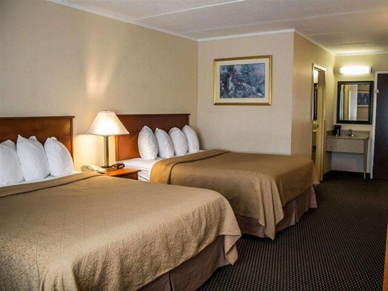 Baymont By Wyndham Youngstown Exterior photo
