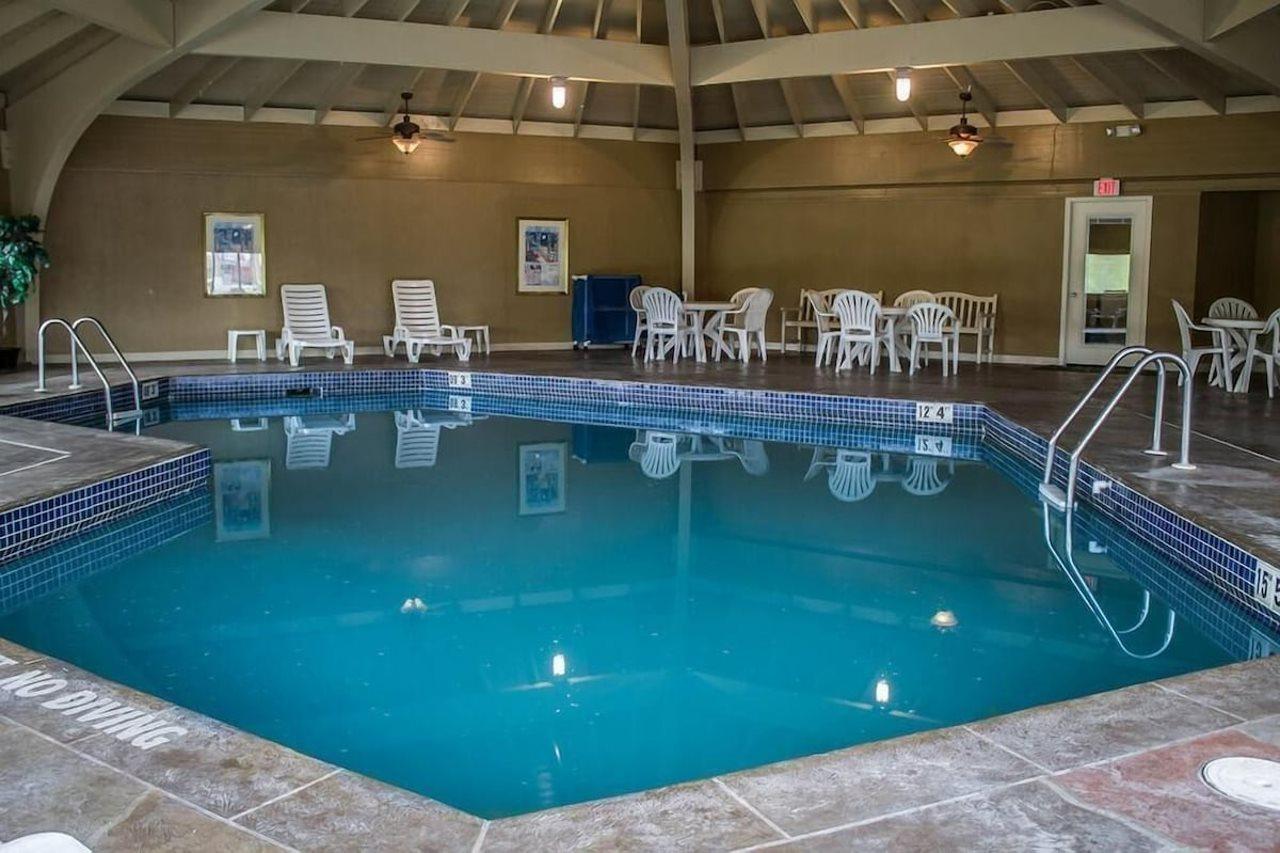 Baymont By Wyndham Youngstown Exterior photo