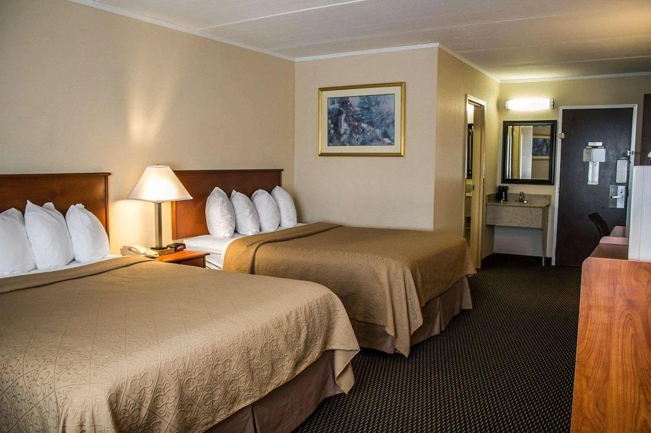 Baymont By Wyndham Youngstown Exterior photo