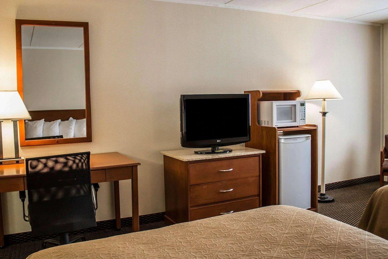 Baymont By Wyndham Youngstown Exterior photo