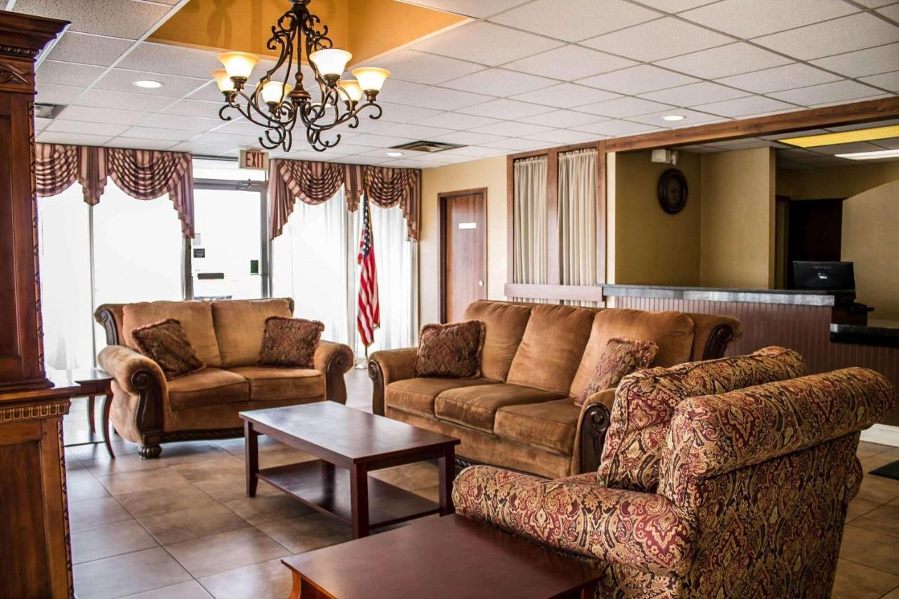 Baymont By Wyndham Youngstown Exterior photo