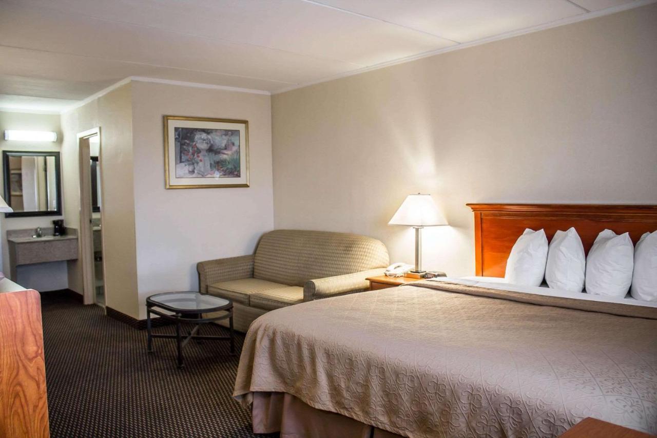Baymont By Wyndham Youngstown Exterior photo